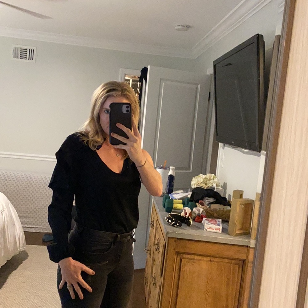Roi du Lac ruffle one sleeve black top